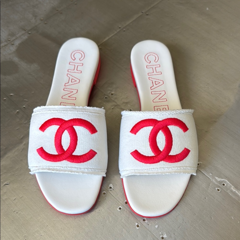 CHANEL White and Red Sandals